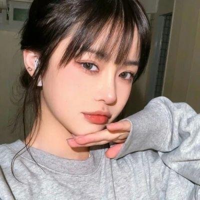 女孩向前走